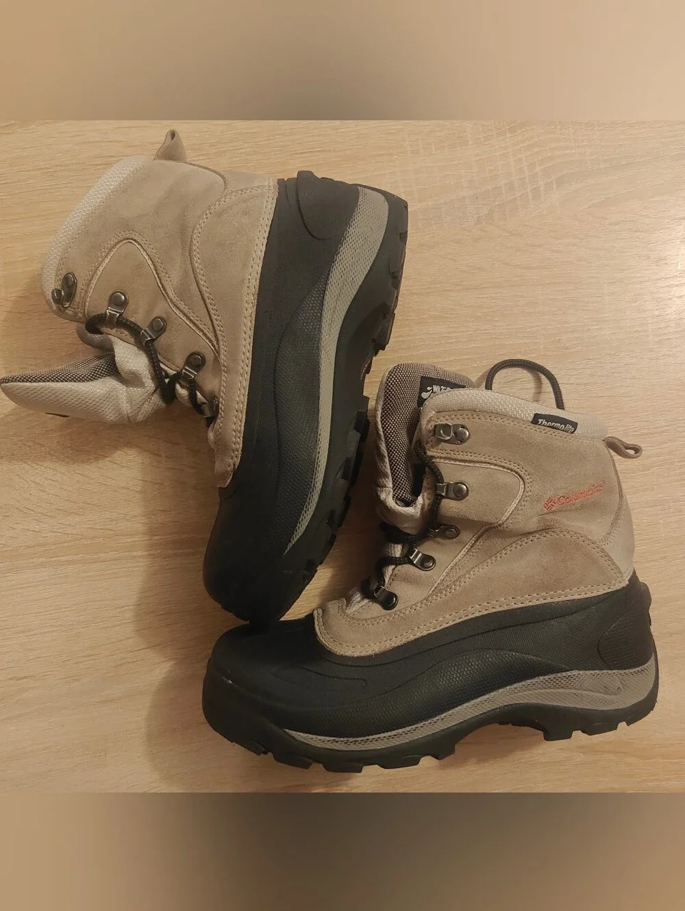 Columbia Boots Women’s 7.5 Water Resistant Thermolite Hiking Ankle